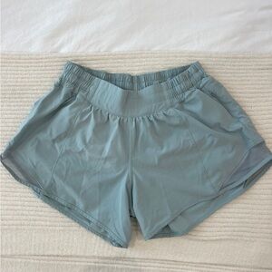 LULU hotty hot low rise shorts 4”